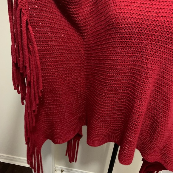 Coco+Carmen Fringe Knit Warm Comfy Poncho - Picture 6 of 10